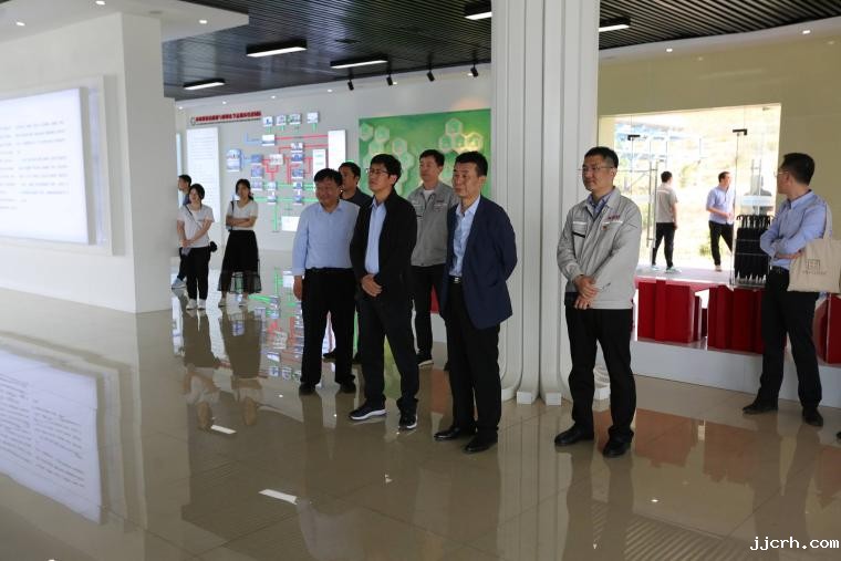 首次突破6万亿美元关口